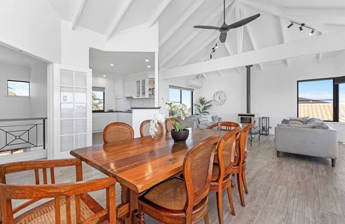 Halls Head Casa | Oceanfront Escape Private Pool and Beach Access