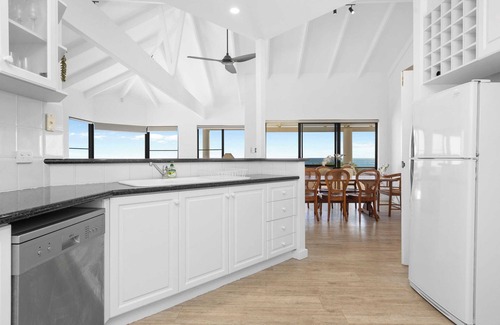 Halls Head Casa | Oceanfront Escape Private Pool and Beach Access