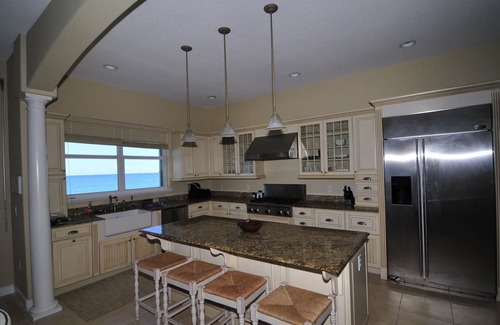 Melbourne Beach Casa | Oceanfront estate - Four bedroom oceanfront pool home