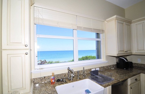 Melbourne Beach Casa | Oceanfront estate - Four bedroom oceanfront pool home