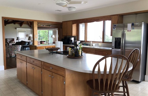 West Tisbury Casa | Aislado Frente al hogar con World-Class Ver y privada de playa
