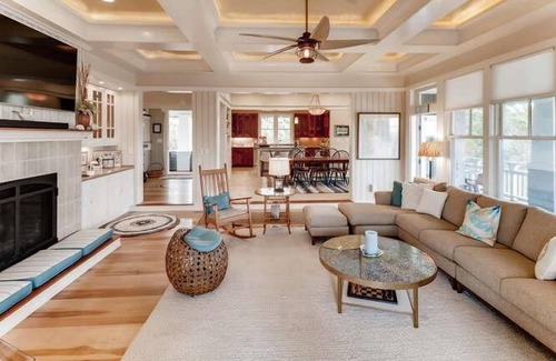 South Beach Casa | Oceanfront Family Friendly with Outside Play area, BHI