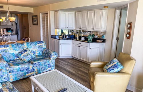 Atlantic Beach Condominio | Oceanfront, First-Floor Condo with Balcony, Ocean View & Shared Pools/Tennis