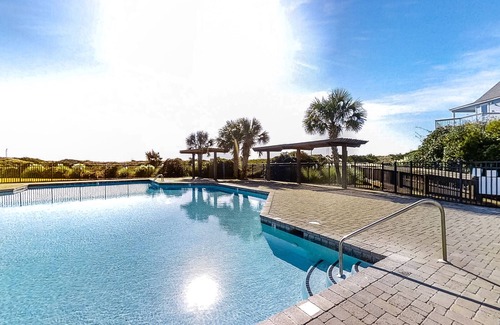 Atlantic Beach Condominio | Oceanfront, First-Floor Condo with Balcony, Ocean View & Shared Pools/Tennis