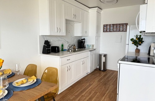 South Redondo Apartamento | Oceanfront Getaway - Parking - Stunning Views