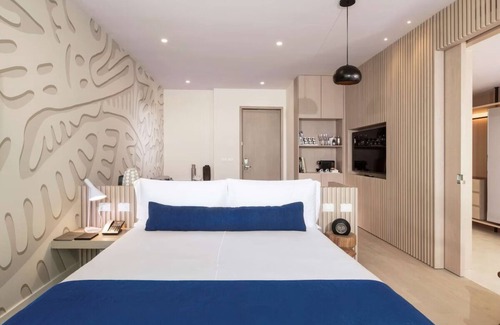 Centro de Cancún Hotel | Oceanfront Getaway | Spa, Marina, Swimming Pool + Puerto Cancun Golf