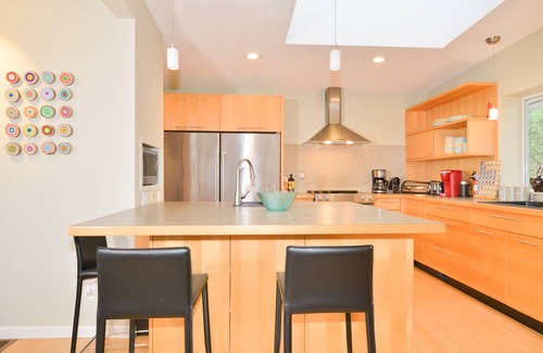 Courtenay Casa | Oceanfront Retreat w/ Cabana, Views & EV Charger