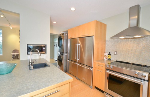 Courtenay Casa | Oceanfront Retreat w/ Cabana, Views & EV Charger