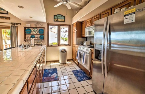 Avalon Condominio | Luxurious Oceanfront Hamilton Cove Penthouse suite w/ stunning panoramic views!!