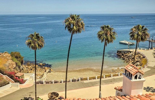 Avalon Condominio | Luxurious Oceanfront Hamilton Cove Penthouse suite w/ stunning panoramic views!!