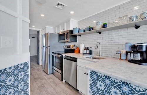Arcadian Shores Apartamento | Oceanfront Heated Indoor Pool Hot Tub King Bed