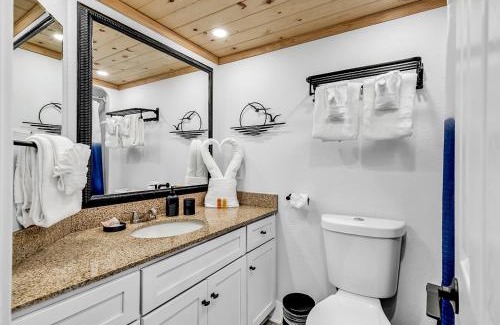 Arcadian Shores Apartamento | Oceanfront Heated Indoor Pool Hot Tub King Bed