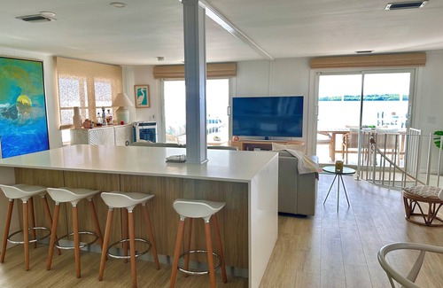 Monroe County Casa | OCEANFRONT Home in Key Largo with golf cart. Leave your boat in your backyard