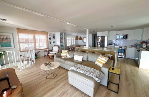 Monroe County Casa | OCEANFRONT Home in Key Largo with golf cart. Leave your boat in your backyard
