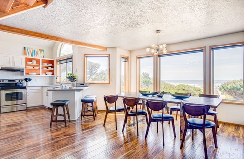 Yachats Casa | Inicio frente al mar en Miles de Sandy Beach! Bañera de hidromasaje / sala de juegos! Cerca de Yachats NOCHE GRATIS!