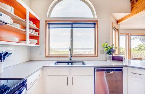 Yachats Casa | Inicio frente al mar en Miles de Sandy Beach! Bañera de hidromasaje / sala de juegos! Cerca de Yachats NOCHE GRATIS!