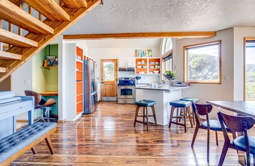 Yachats Casa | Inicio frente al mar en Miles de Sandy Beach! Bañera de hidromasaje / sala de juegos! Cerca de Yachats NOCHE GRATIS!