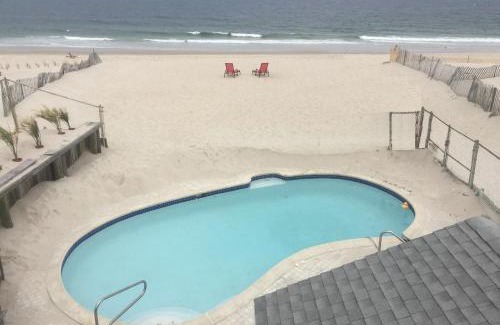 Osbornsville Casa | Oceanfront Home + Private Beach + Pool