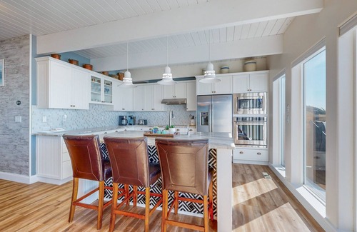 South Beach Casa | Oceanfront home with incredible Pacific view, private hot tub, deck grill & W/D