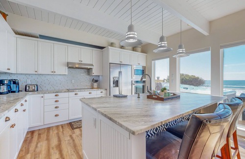 South Beach Casa | Oceanfront home with incredible Pacific view, private hot tub, deck grill & W/D