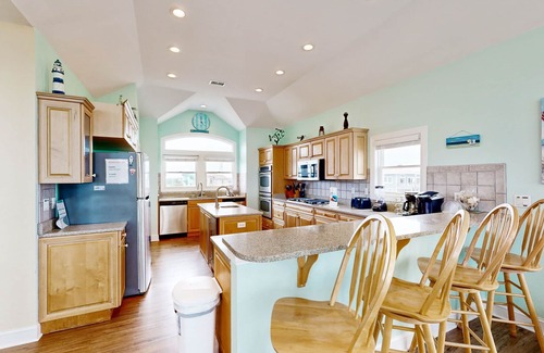 Hatteras Casa | Oceanfront home with ocean view, private hot tub & pool, & washer/dryer