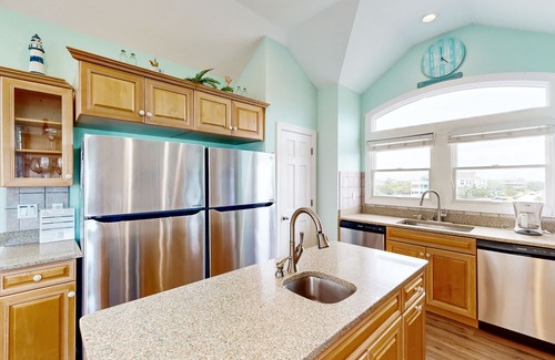 Hatteras Casa | Oceanfront home with ocean view, private hot tub & pool, & washer/dryer