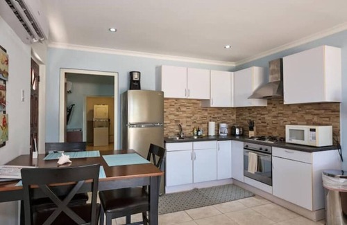 Malmok Casa | Oceanfront Honeymoon Suite - 5 min drive from all high rise hotels!