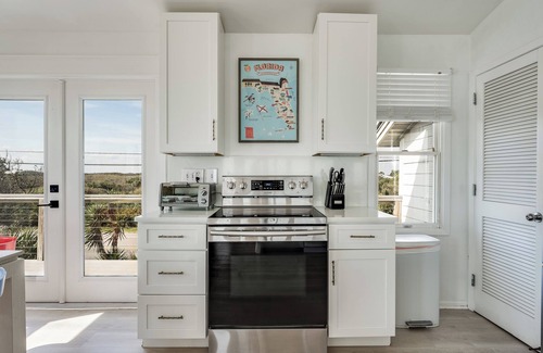 Ponte Vedra Beach Casa | OCEANFRONT HOUSE, FRESHLY RESTORED BEACH, PET FRIENDLY, MINUTES TO ST AUGUSTINE!