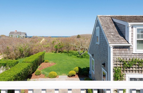 Wauwinet Casa | Oceanfront House & Studio in Squam with Private Stairs to the Beach