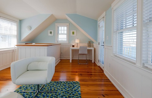 Wauwinet Casa | Oceanfront House & Studio in Squam with Private Stairs to the Beach