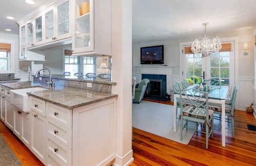 Wauwinet Casa | Oceanfront House & Studio in Squam with Private Stairs to the Beach