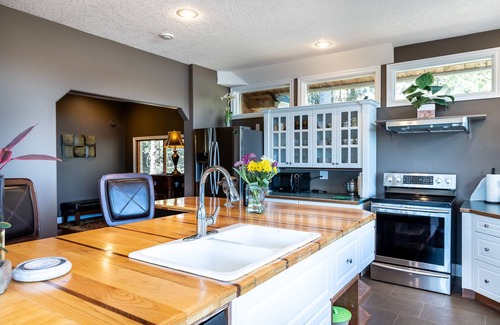 Sooke Casa | Oceanfront House with Hot Tub