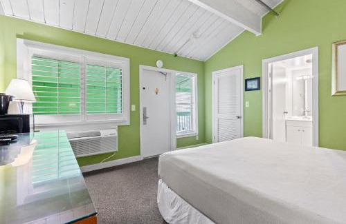 Fort Pierce Hotel | Oceanfront Inn Room #11- Standard Room - King Bed