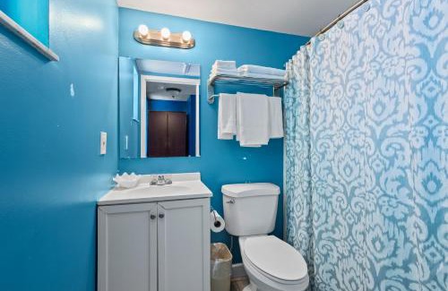 Fort Pierce Casa | Oceanfront Inn Room #19- Ocean View Balcony King Bed
