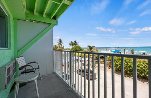 Fort Pierce Casa | Oceanfront Inn Room #19- Ocean View Balcony King Bed