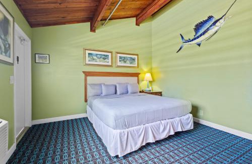 Fort Pierce Casa | Oceanfront Inn Room #14- Inlet View- King Bed