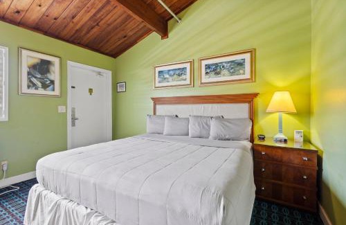 Fort Pierce Casa | Oceanfront Inn Room #14- Inlet View- King Bed