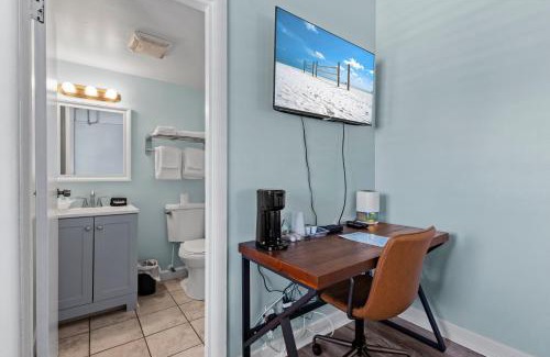 Fort Pierce Casa | Oceanfront Inn Room #15- Inlet View- King Bed