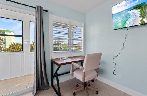 Fort Pierce Casa | Oceanfront Inn Room #1 - Partial Ocean View King Bed