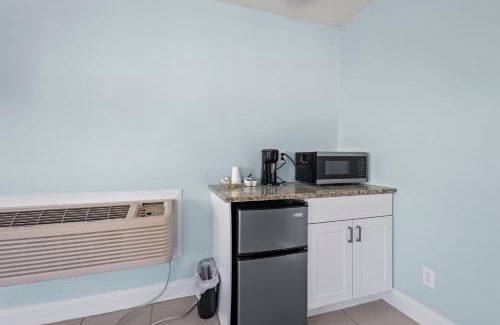 Fort Pierce Casa | Oceanfront Inn Room #1 - Partial Ocean View King Bed