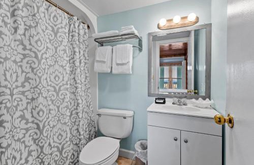Fort Pierce Hotel | Oceanfront Inn Room #8 - Partial Ocean View - King Bed