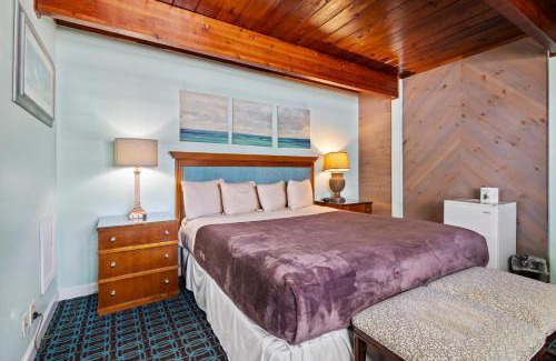 Fort Pierce Casa | Oceanfront Inn Room #9 - Inlet View - King Bed