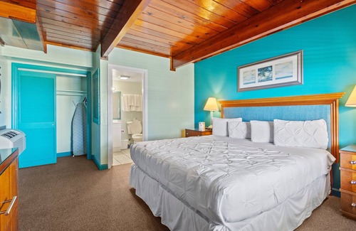 Fort Pierce Hotel | Oceanfront Inn Room #7 - Partial Ocean View - King Bed
