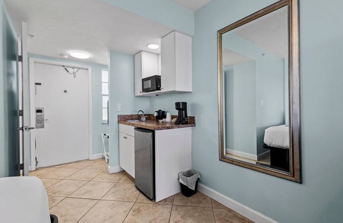 Fort Pierce Hotel | Oceanfront Inn Room #18- Ocean View Balcony, 2 Full Beds