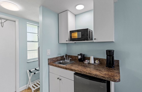 Fort Pierce Hotel | Oceanfront Inn Room #18- Ocean View Balcony, 2 Full Beds