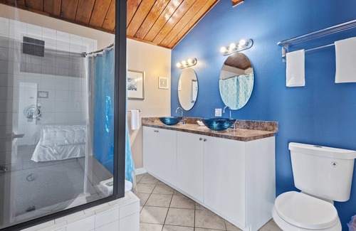 Fort Pierce Hotel | Oceanfront Inn Suite #12- Ocean View Balcony - King Bed