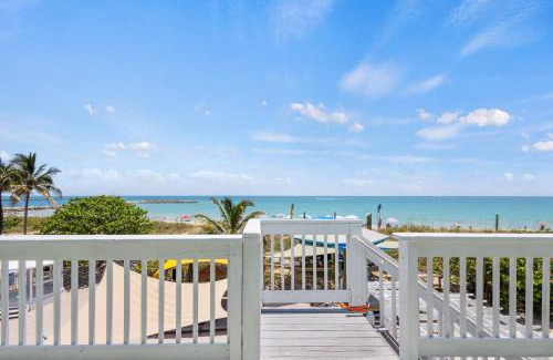 Fort Pierce Hotel | Oceanfront Inn Suite, Ocean and Inlet Views, King Bed, #12