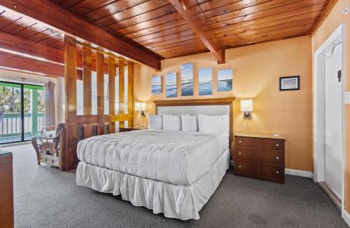 Fort Pierce Casa | Oceanfront Inn Suite #6- King Bed
