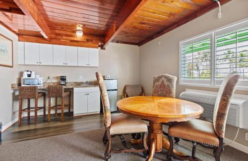 Fort Pierce Casa | Oceanfront Inn Suite #6- King Bed