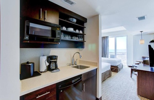 Northeast Virginia Beach Complejo | Oceanfront Luxury at Hilton Oceanaire Resort – Two Stunning Oceanview Balconies!